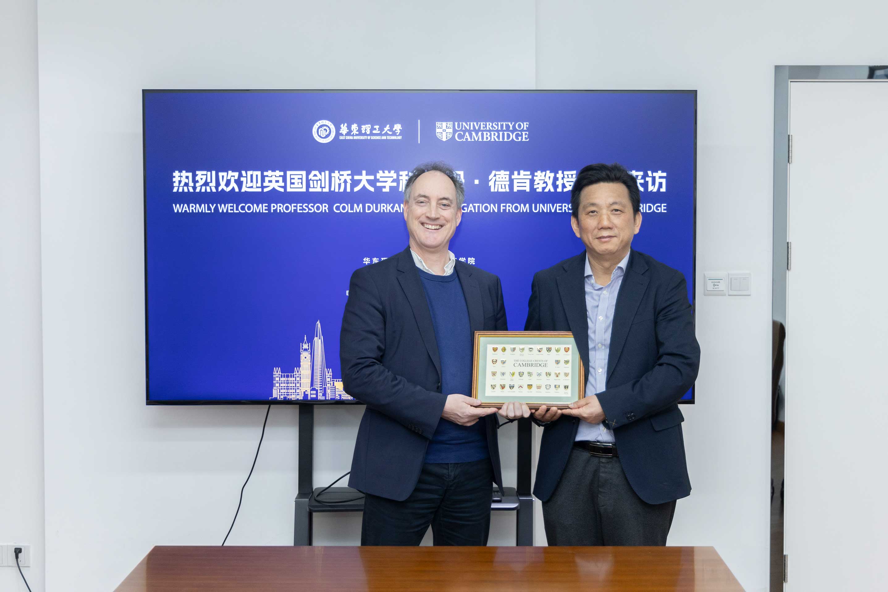 朱为宏与德肯教授会晤.jpg 朱为宏与德肯教授会晤.jpg