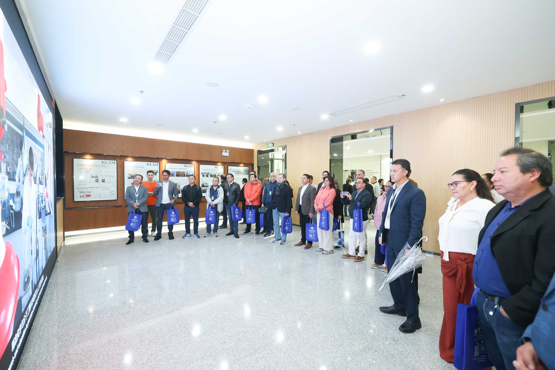 参观诺奖中心-1.jpg 参观诺奖中心-1.jpg